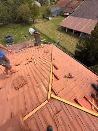 Remplacement de tuiles sur des liteaux neufs